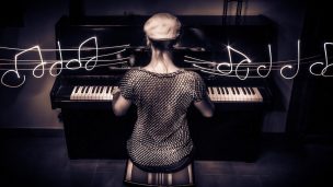 Music_Piano_and_composer_080239_