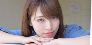 目力の強い女性