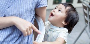 おしゃべりする赤ちゃん