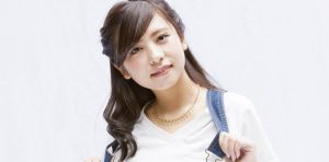 ポーズを取る女性