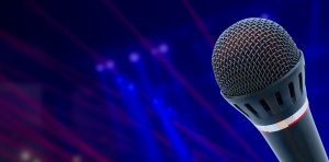 マイクとステージ